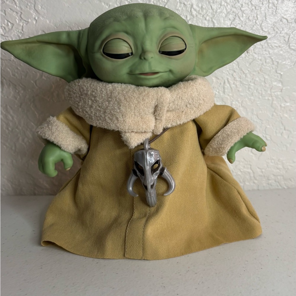 Star Wars The Mandalorian The Child Animatronic Edition Toy